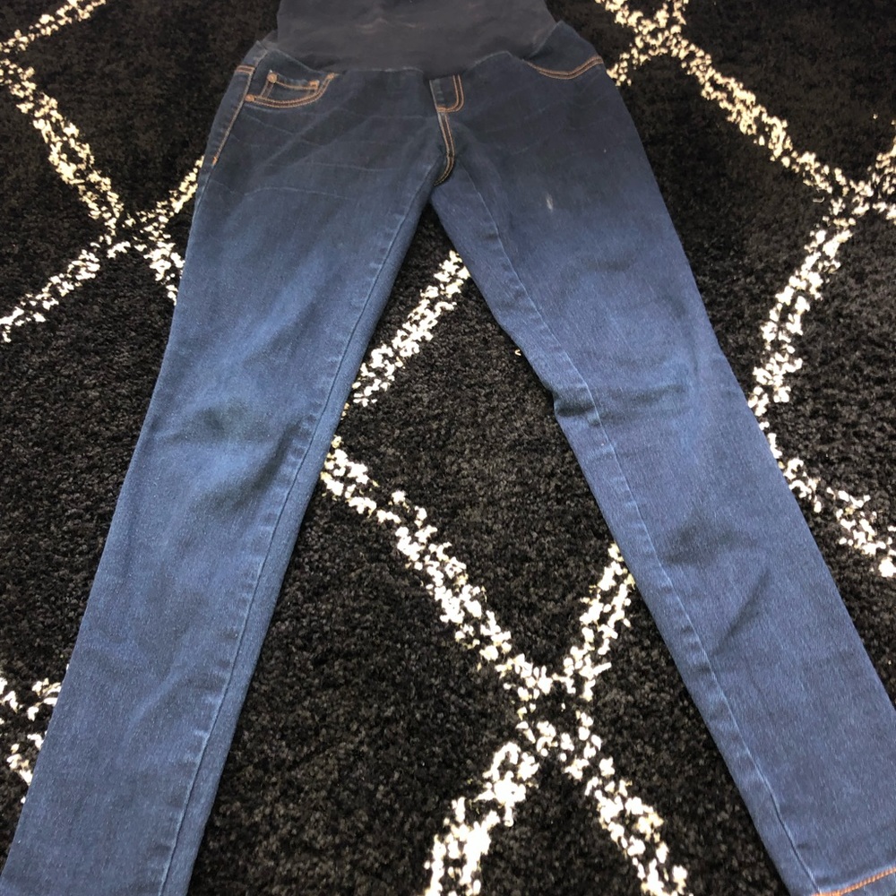 Maternity skinny jeans. Size medium